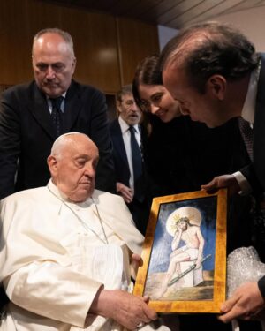 Taliana Vargas Instagram - Oremos por el Papa Francisco. 🙏🏻 Comencemos hoy con el reto de Pascua en @hallowapp.es ✨ Su legado de amor quedará por siempre. @scholasoccurrentes