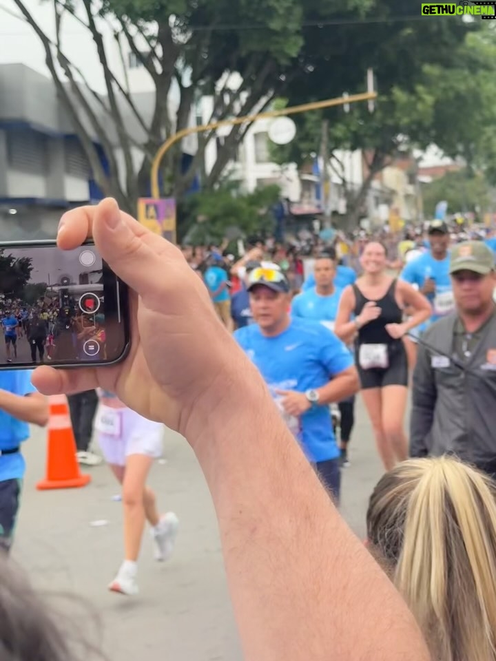 Taliana Vargas - 55.7K Likes - Te Corro, te cuido, te amo Cali. Momento histórico ver tanta gente de todas partes del mundo acompañándonos, bienvenidos siempre. Mi primera maratón, mis primeros 15 km, adrenalina, orgullo y buena onda. Ame @maratondecali bravo a @alcaldiadecali @alejoeder por recuperar la ciudad.