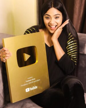 Tamkeen Khan Instagram - Assalamualaikum jummah mubarak✨
The Golden play button ▶️✨
Guysssss we finally did it...!!!!!! And it never be possible without you all..🥺🥺
I want to Thankyouu firstly to my mom my love @khan_nishrat ♥️who was and will always being there in my ups and downs whenever i feel like falling down she was there to stood me up♥️🥺and then all my lovely friends, supporters n well wishers thankyou so muchfor trusting and understanding me and being a backbone for me🥺🥺♥️♥️and yes my managing team @gm_talents_ @techno_harsh_ apart from manager more like a bro to me thanks for making me understand for what is correct☺️☺️🥰..!! I LOVE YOU all #tamkeenpeople 🪄