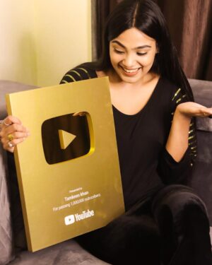 Tamkeen Khan Instagram - Assalamualaikum jummah mubarak✨
The Golden play button ▶️✨
Guysssss we finally did it...!!!!!! And it never be possible without you all..🥺🥺
I want to Thankyouu firstly to my mom my love @khan_nishrat ♥️who was and will always being there in my ups and downs whenever i feel like falling down she was there to stood me up♥️🥺and then all my lovely friends, supporters n well wishers thankyou so muchfor trusting and understanding me and being a backbone for me🥺🥺♥️♥️and yes my managing team @gm_talents_ @techno_harsh_ apart from manager more like a bro to me thanks for making me understand for what is correct☺️☺️🥰..!! I LOVE YOU all #tamkeenpeople 🪄