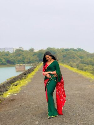 Tamkeen Khan Instagram - Saree and me good combination??
