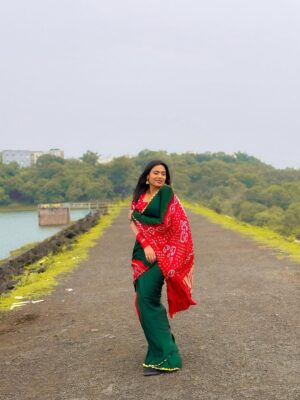 Tamkeen Khan Instagram - Saree and me good combination??