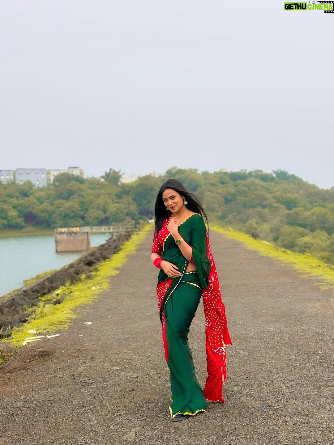 Tamkeen Khan - 32.9K Likes - Saree and me good combination??