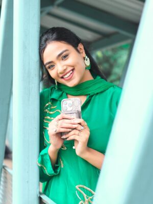 Tamkeen Khan Instagram - Green is not my colour but do you guys like it??🤍💚
,,
,,
,,
Wearing- @closet_by_nishrat
Pc- @timmma62
,,
,,
#tamkeenkhan #tamkeenpeople #love #green #fashion #fashionable #fashiongram #fashionista #fashionblogger #instagram #insta #instapic #instafit #viral #explore #explorepage #fyp #foryou #foryoupage
