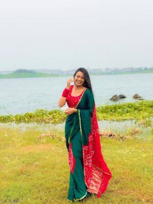 Tamkeen Khan Instagram - Saree and me good combination??