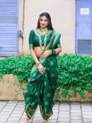 Tamkeen Khan Instagram - खरी मराठी मुलगी वाटते ना ??🙈🙈🫶🏻
,,
,,
,,
Pc- @chillyflackes
Wearing- @cj_enterprise_sarees