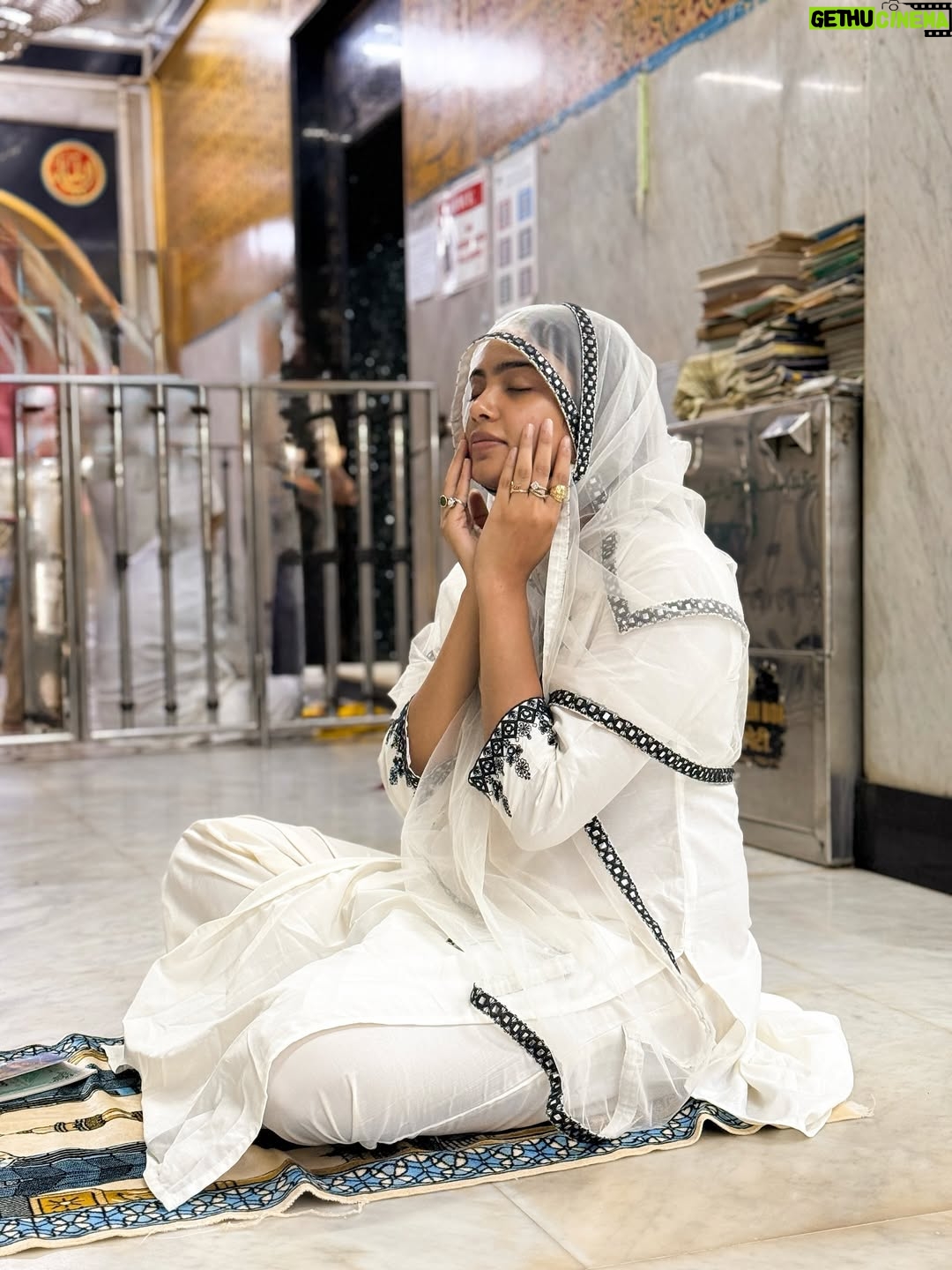Tamkeen Khan - 384.9K Likes - Milad un nabi aur jummah Mubarak sabhi ko 🤍🫶🏻 Allah ham sbke gunaahon ko maaf kare inshaallah aameen summa aameen