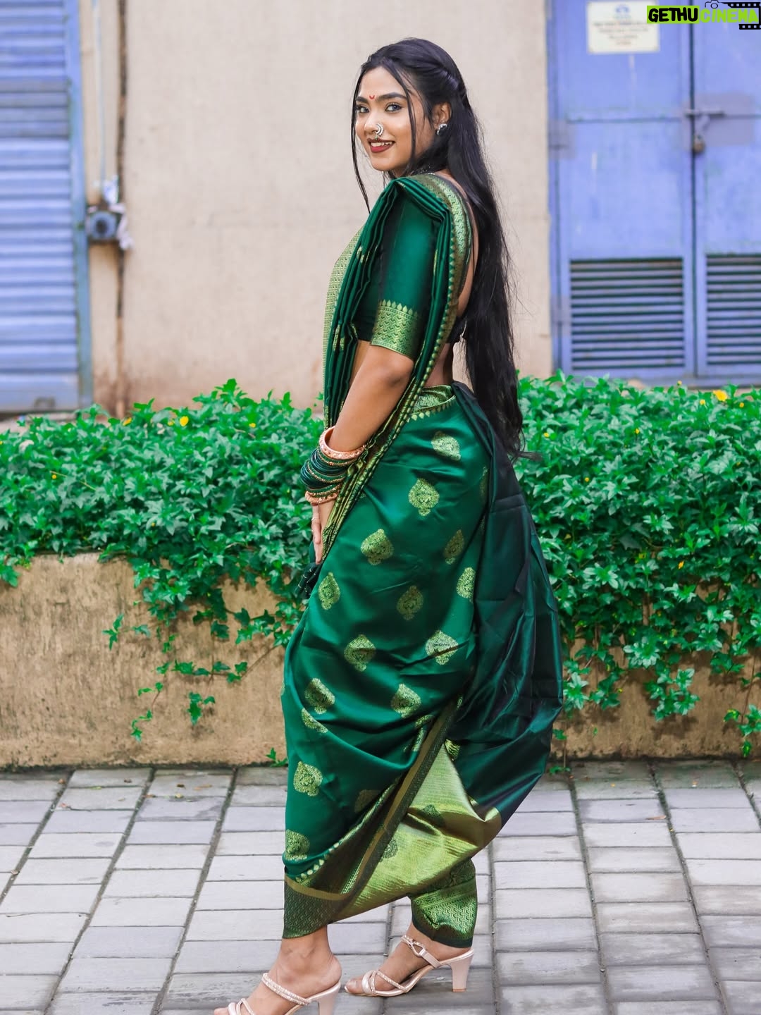 Tamkeen Khan - 88K Likes - खरी मराठी मुलगी वाटते ना ??🙈🙈🫶🏻
,,
,,
,,
Pc- @chillyflackes 
Wearing- @cj_enterprise_sarees