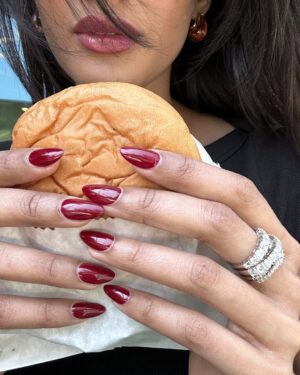 Tangia Zaman Methila Instagram - Shades of burgundy 🫴🏻