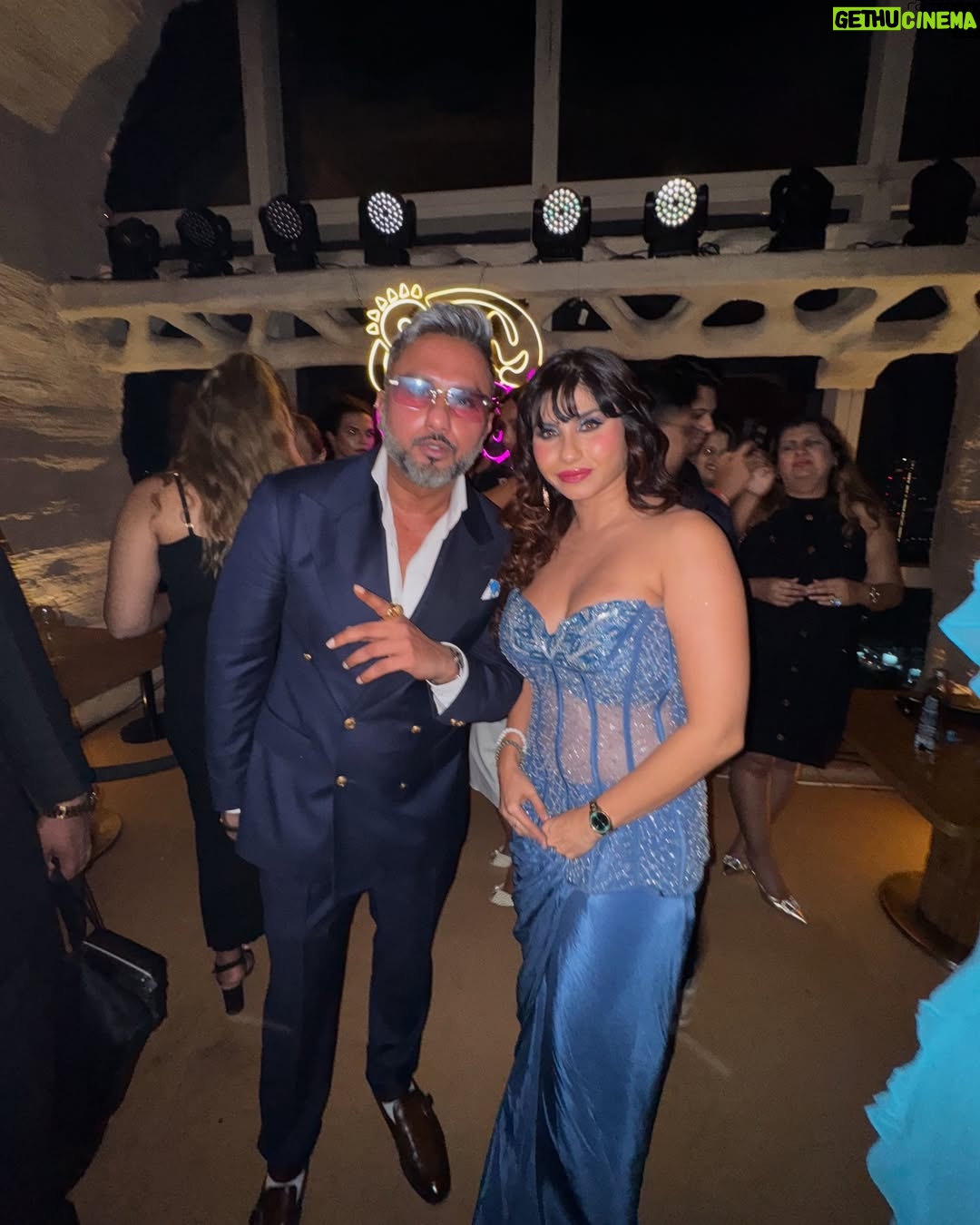 Taniya Chatterjee - 47.6K Likes - Pic wid the OG @yoyohoneysingh ⭐️
At yo yo watches launch @opulevents 

Keep Swiping left guys ⬅️

Honoured to host this 🎤

At the last mah Cutest papz Voice is a Hard kick 💪

📸 @lsd.photography.official 
Wearing @heenadesignerstudio 
Styled by @priteshshah6669 
Mua @makeup_artist_dimple_tendulkar