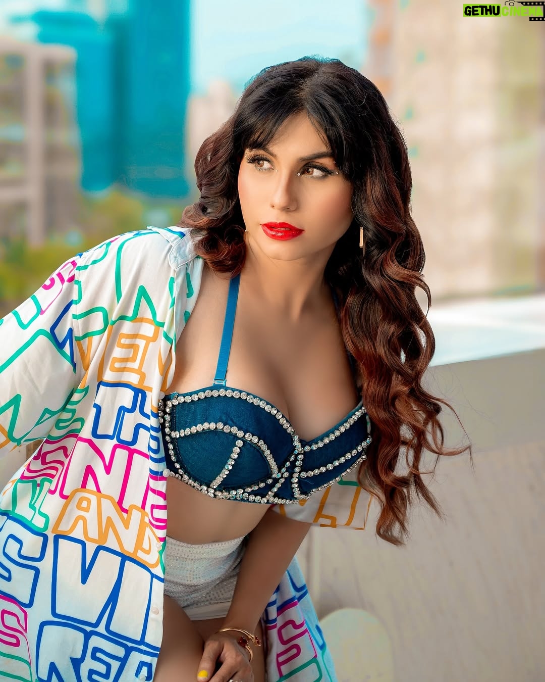 Taniya Chatterjee - 53.9K Likes - ✨✨

📸 @ronakdave_ 
Mua @aliyakmakeover 
📍 @lufttheair