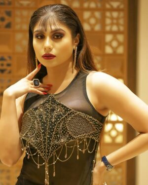 Taniya Chatterjee Instagram - ✨ ✨
Wearing @garzi_fashion
Mua @aliyakmakeover