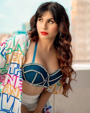 Taniya Chatterjee Instagram - ✨✨
📸 @ronakdave_
Mua @aliyakmakeover
📍 @lufttheair