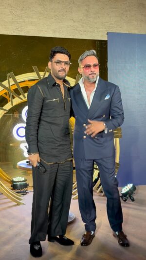 Taniya Chatterjee Instagram - Bomb night It is 💣 watch till the last
Had an amazing experience Hosting the event of Yo Yo watch @opulevents of @yoyohoneysingh
U Jst can’t miss the last frame to Hav a comedy king @kapilsharma on the same stage..Two Gem 💎 at one frame
📸 @lsd.photography.official
Wearing @heenadesignerstudio
Styled by @priteshshah6669
Mua @makeup_artist_dimple_tendulkar
