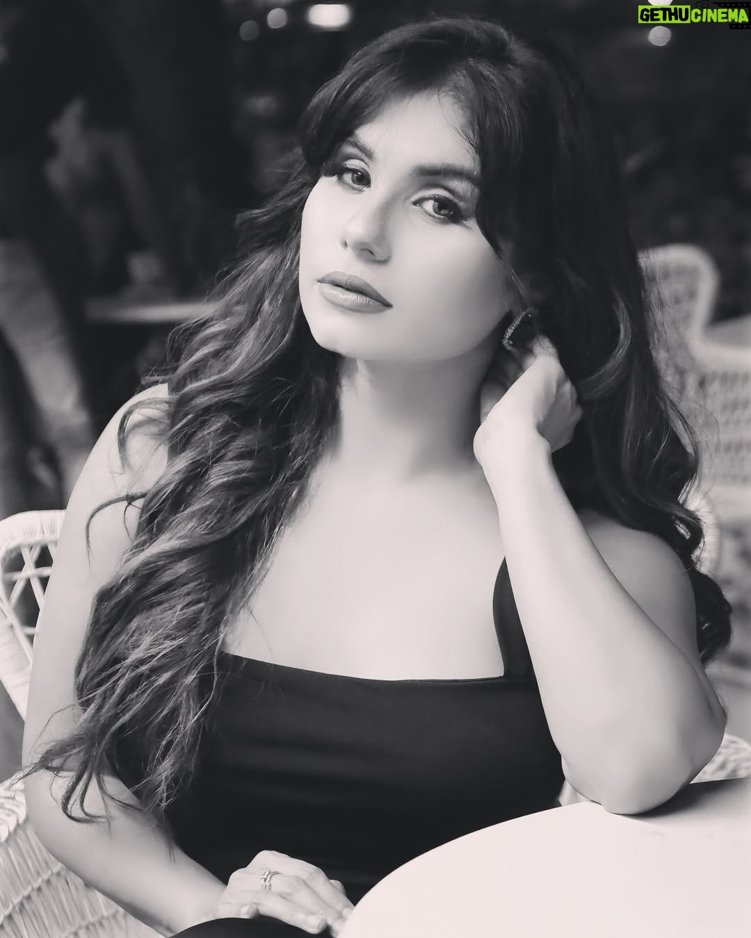 Taniya Chatterjee - 86.4K Likes - 📸🖤🫶