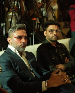 Taniya Chatterjee Instagram - Pic wid the OG @yoyohoneysingh ⭐️
At yo yo watches launch @opulevents
Keep Swiping left guys ⬅️
Honoured to host this 🎤
At the last mah Cutest papz Voice is a Hard kick 💪
📸 @lsd.photography.official
Wearing @heenadesignerstudio
Styled by @priteshshah6669
Mua @makeup_artist_dimple_tendulkar