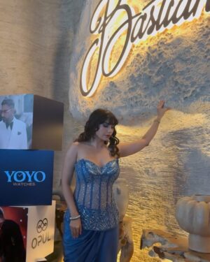 Taniya Chatterjee Instagram - Pic wid the OG @yoyohoneysingh ⭐️
At yo yo watches launch @opulevents
Keep Swiping left guys ⬅️
Honoured to host this 🎤
At the last mah Cutest papz Voice is a Hard kick 💪
📸 @lsd.photography.official
Wearing @heenadesignerstudio
Styled by @priteshshah6669
Mua @makeup_artist_dimple_tendulkar