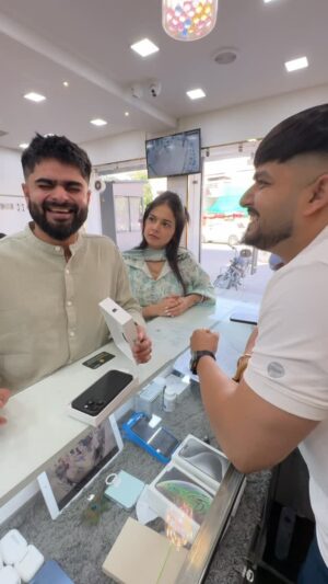 Taniya Kaur Instagram - @chawlamobile_jalandhar 💎