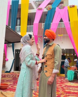Taniya Kaur Instagram - Duniya🌍❤️🫰🏻😘🦦 #buggdi🐥