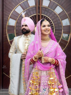Taniya Kaur Instagram - MERI DUNIYA🌍😘FINALLY❤️🧿😀 Sohna Jea Bridal Shoot Done❤️🧿 #buggdi🐥 
Tag your Love ❤️ 

Mua @parrygill_makeover 
Hairs by @abhi_hairstylist01 
Bridal Lehnga @seobridalstudio_official 
Groom’s Sherwani @seobridalstudio_official 
Reel by @kamaldeepkaur2201 
Jewellery @manirambalwantrai 
Mehandi Artist @royal_mehndi_arts 
Photographer @sukhaujla_photography 

#buggdi🐥 #couplegoals❤️ #ᴘᴜɴᴊᴀʙɪᴄᴏᴜᴘʟᴇ #coupleshoot #punjabicouplepost #couplepose