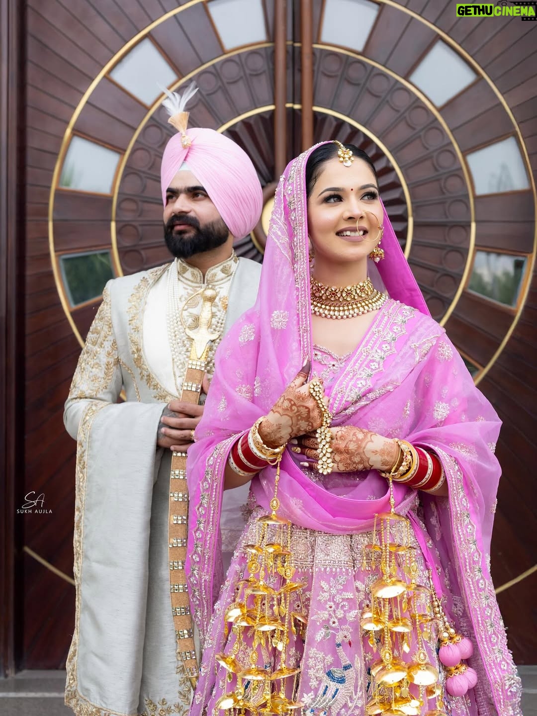 Taniya Kaur - 299.7K Likes - MERI DUNIYA🌍😘FINALLY❤️🧿😀 Sohna Jea Bridal Shoot Done❤️🧿 #buggdi🐥 
Tag your Love ❤️ 

Mua @parrygill_makeover 
Hairs by @abhi_hairstylist01 
Bridal Lehnga @seobridalstudio_official 
Groom’s Sherwani @seobridalstudio_official 
Reel by @kamaldeepkaur2201 
Jewellery @manirambalwantrai 
Mehandi Artist @royal_mehndi_arts 
Photographer @sukhaujla_photography 

#buggdi🐥 #couplegoals❤️ #ᴘᴜɴᴊᴀʙɪᴄᴏᴜᴘʟᴇ #coupleshoot #punjabicouplepost #couplepose