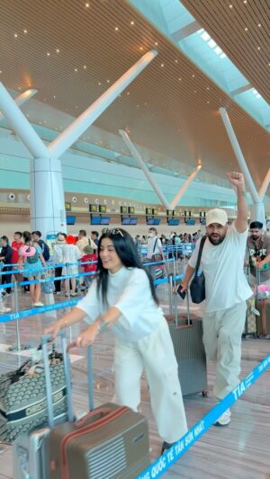 Taniya Kaur Instagram - Rukko Jrra✋Sabbar Kro👉😂🧿 #buggdi🐥 Next destination👉🏻😀❤️🧿