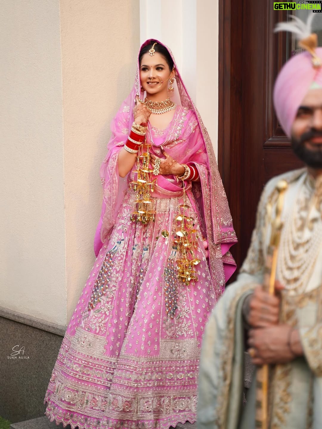 Taniya Kaur - 299.7K Likes - MERI DUNIYA🌍😘FINALLY❤️🧿😀 Sohna Jea Bridal Shoot Done❤️🧿 #buggdi🐥 
Tag your Love ❤️ 

Mua @parrygill_makeover 
Hairs by @abhi_hairstylist01 
Bridal Lehnga @seobridalstudio_official 
Groom’s Sherwani @seobridalstudio_official 
Reel by @kamaldeepkaur2201 
Jewellery @manirambalwantrai 
Mehandi Artist @royal_mehndi_arts 
Photographer @sukhaujla_photography 

#buggdi🐥 #couplegoals❤️ #ᴘᴜɴᴊᴀʙɪᴄᴏᴜᴘʟᴇ #coupleshoot #punjabicouplepost #couplepose