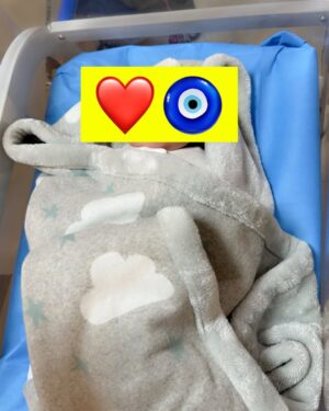 Taniya Kaur Instagram - Chacha Ji❤️Chachi Ji🤭🧿🫰🏻👶Congratulations @arshreet.11 Bahbi Ji❤️🧿 @mr_mrs.narula Paaji🧿😀🙏Saare priwaar Nu Bhuttt Bhuuttt Mubaraka Ji❤️😀🧿

#buggdi🐥