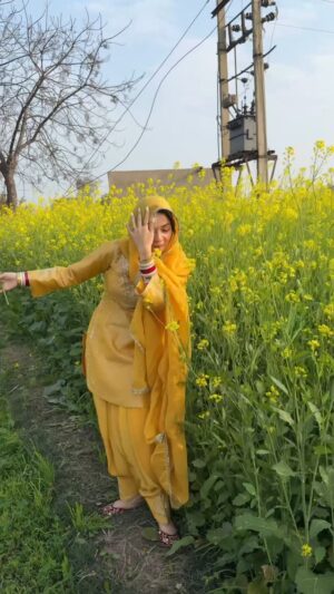 Taniya Kaur Instagram - 😜 #buggdi🐥