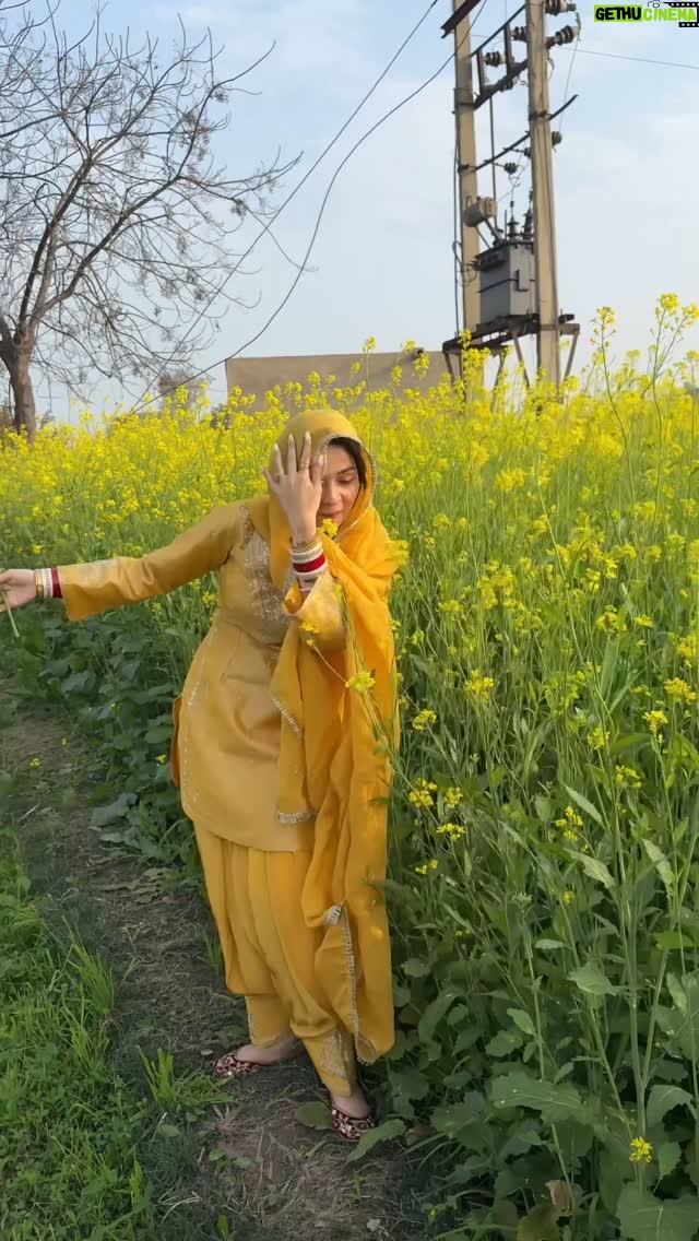 Taniya Kaur - 329.9K Likes - 😜 #buggdi🐥