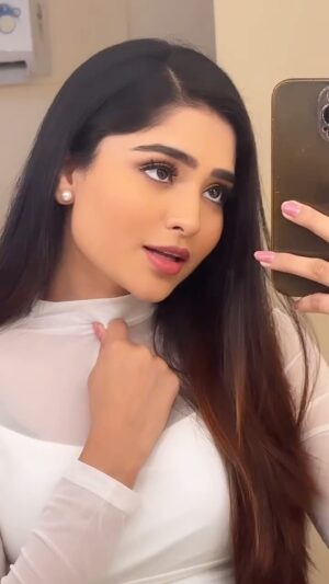 Tannu Bhardwaj Instagram - I dedicate this song to my parents rab se phle wohii hai bss 🫢❤️
