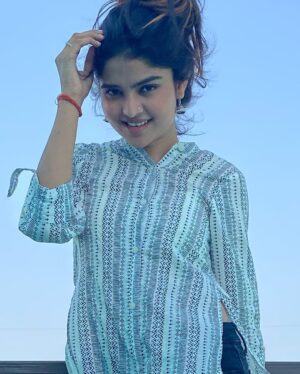 Tannu Bhardwaj Instagram - Apki nazro ne smjha pyaar k Kabil mujhe ..🥰