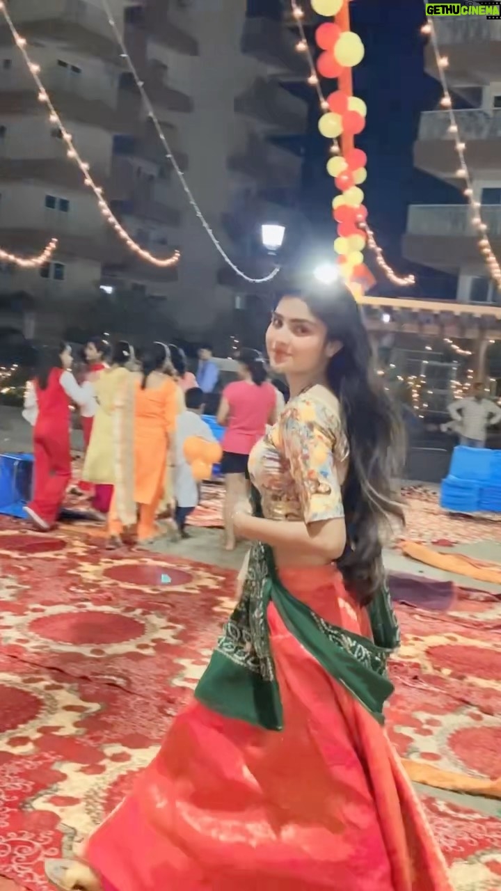 Tannu Bhardwaj - 313.5K Likes - ❤️
