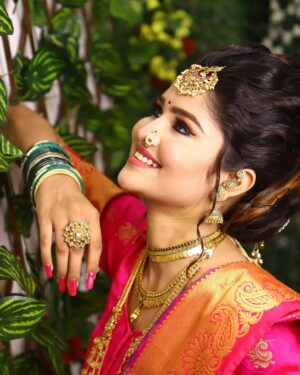 Tannu Bhardwaj Instagram - Rate my marathi look from 1 to 10 ….💜