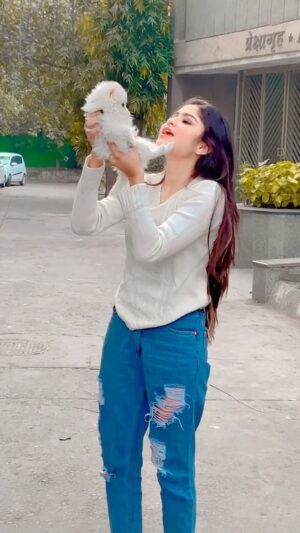 Tannu Bhardwaj Instagram - Abhi ye meko nhi pehchanta 🥺