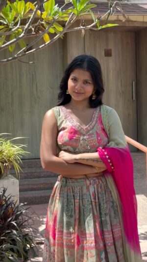 Tanushka Sharma Instagram - 😉🌸
#reelitfeelit #explore #expression #cute #love #viral #girl #look #beautiful #tanusshkasharma