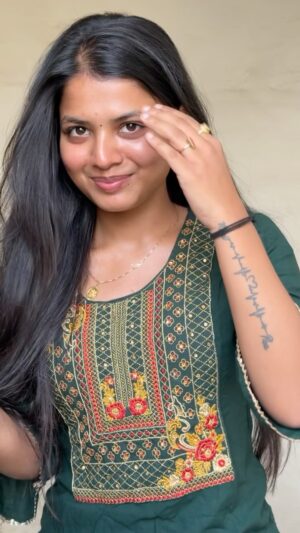 Tanushka Sharma Instagram - My favourite movie song it is,so now guess the movie name🤭
#reeitfeelit #explore #expression #cute #acting #oldsong #smile #beautiful #tanusshkasharma