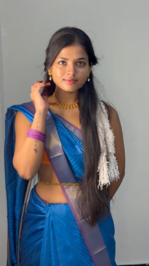 Tanushka Sharma Instagram - Arre Yha toh meri hi baat hori hai🤭
#reelitfeelit #explore #expression #ownvoice #love #viral #dialouge #girl #south #tanusshkasharma