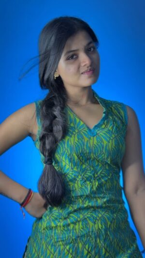 Tanushka Sharma Instagram - Ye jawaani nahi koi khilona😒😏
#reelitfeelit #explore #expression #acting #attitude #viral #girl #oldsong #oldisgold #tanusshkasharma