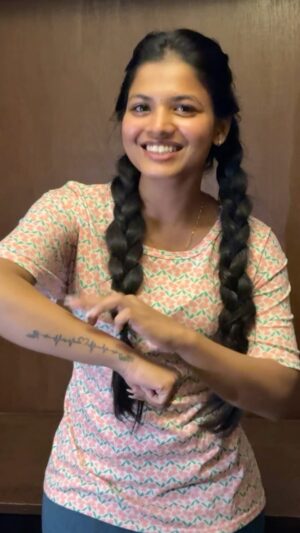 Tanushka Sharma Instagram - Mujhko bhi sang raha mein tere chalna acha lagta hai❤️
#reelitfeelit #explore #expression #oldsongs #oldisgold #viral #acting #cute #smile #tanusshkasharma