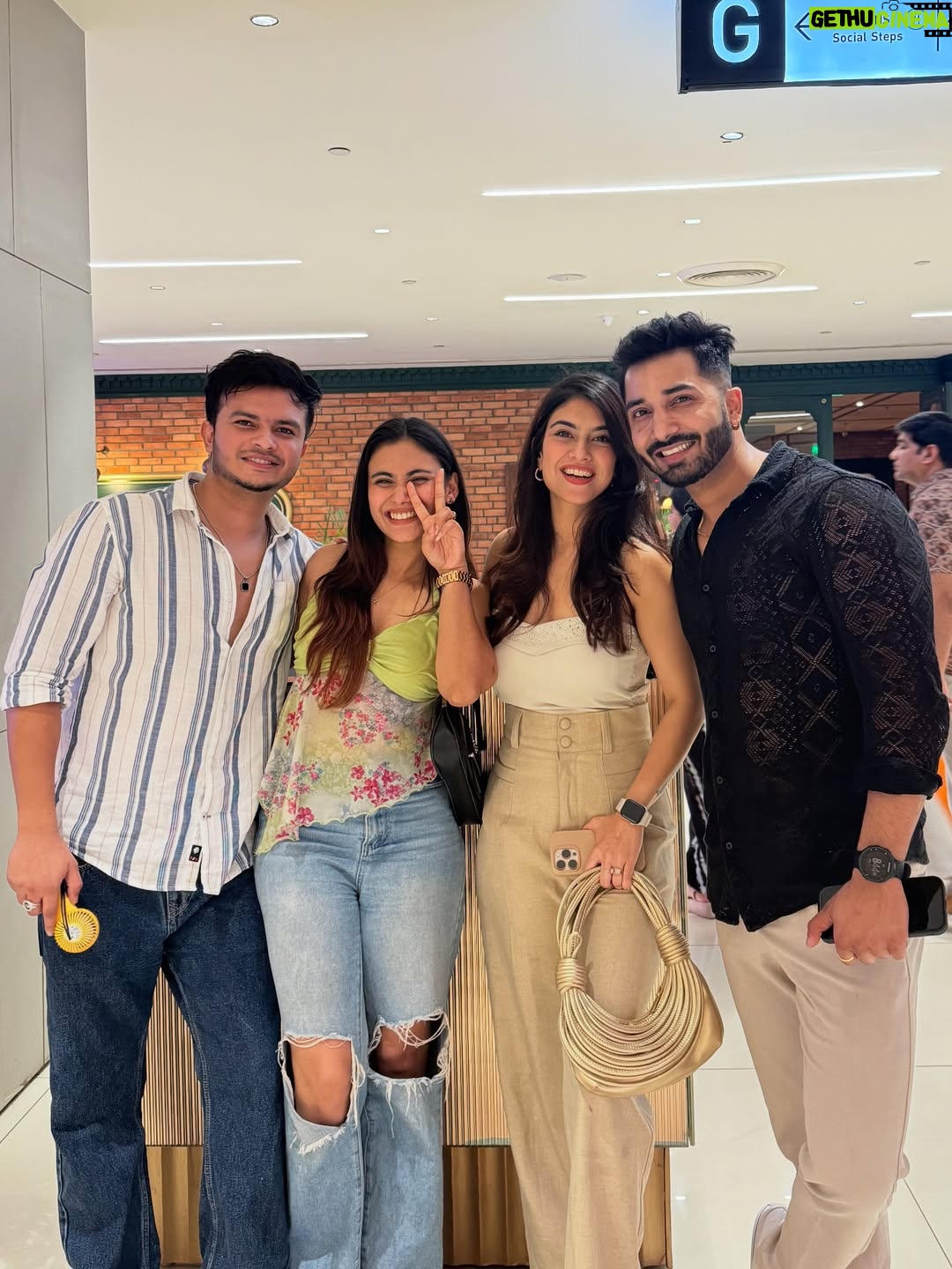 Tanya Rathi - 114.4K Likes - What a fun evening it was ! Meeting the most adorable couple❤️🧿

#friends #creators #together #couplegoals #justcouplethings