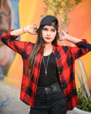 Tanya Sana Instagram - Be yourself there is no one better. 🖤
.
📸- @zayed_ahmad_photography
.
.
#teamlucky #tanyafam #foryou #trending #fashion #fasionblogger #style #styleblogger