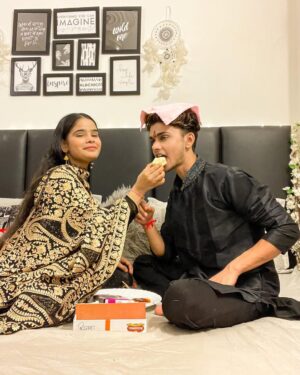 Tanya Sana Instagram - I am glad to receive the most precious gift from God that is you sister. Loads of love and Happy Raksha Bandhan!✨
.
.
#happyrakhi
#teamlucky #luckydancer #foryou #style #fashion #trending #fashionblogger #mensfashion #btwitslucky