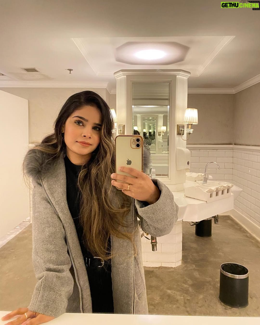 Tanya Sana - 20.5K Likes - Make yourself a priority.♥️
.
.
.
#teamlucky #tanyafam #tanyasana #foryou #style #selflove #fashion #fasionblogger