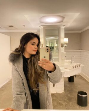 Tanya Sana Instagram - Make yourself a priority.♥️
.
.
.
#teamlucky #tanyafam #tanyasana #foryou #style #selflove #fashion #fasionblogger