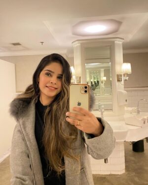 Tanya Sana Instagram - Make yourself a priority.♥️
.
.
.
#teamlucky #tanyafam #tanyasana #foryou #style #selflove #fashion #fasionblogger