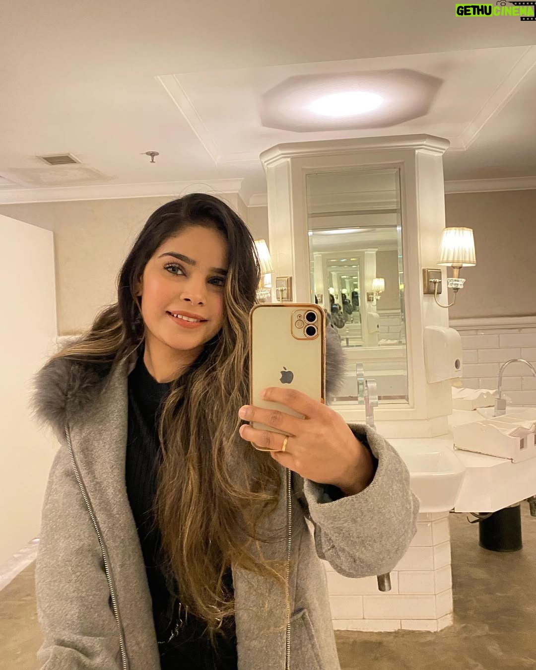 Tanya Sana - 20.5K Likes - Make yourself a priority.♥️
.
.
.
#teamlucky #tanyafam #tanyasana #foryou #style #selflove #fashion #fasionblogger