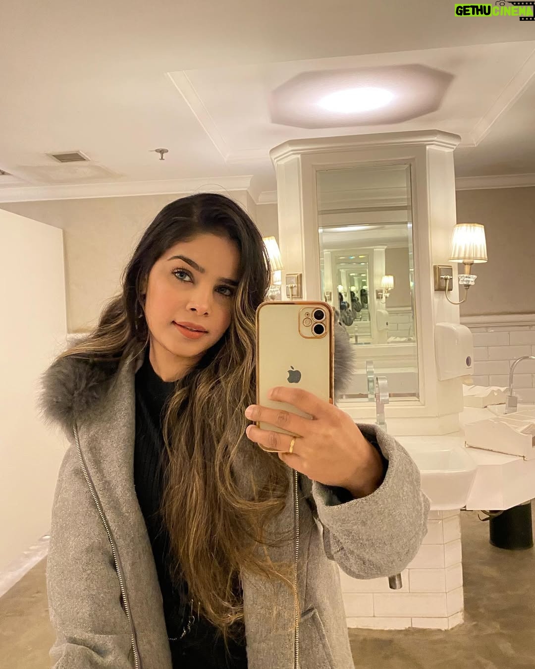 Tanya Sana - 20.5K Likes - Make yourself a priority.♥️
.
.
.
#teamlucky #tanyafam #tanyasana #foryou #style #selflove #fashion #fasionblogger
