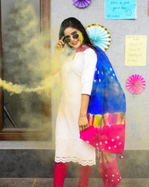 Tanya Sana Instagram - HAPPY HOLI 🥰🌈🎊
Holi is not just a festival of colours. It’s a festival of emotions and carefreeness.
.
@creatorsnest.in
.
Edit by :@zayed_ahmad_photography