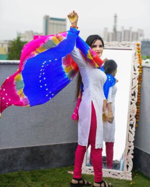 Tanya Sana Instagram - HAPPY HOLI 🥰🌈🎊
Holi is not just a festival of colours. It’s a festival of emotions and carefreeness.
.
@creatorsnest.in
.
Edit by :@zayed_ahmad_photography